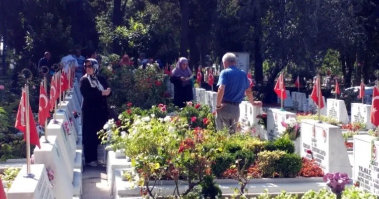 Edirnekapı Şehitliği’ne yoğun ilgi