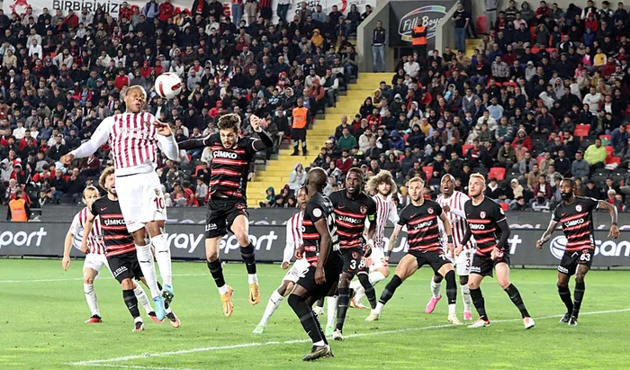 gaziantep-fk-ile-atakas-hatayspor-yenisemedi-kume-hattinda-puanlar-paylasildi-1714933036786.jpeg