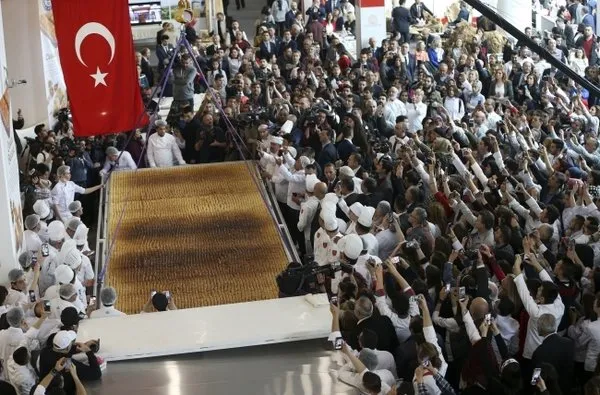 Dünyanın en büyük baklavası başkentte yapıldı