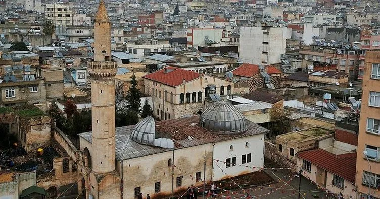 Hasar gören cami ibadete kapatıldı