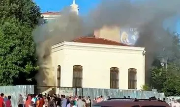 Fatih'de inşaat halindeki ahşap camide çıkan yangına itfaiye zamanında müdahale ederek söndürdü #istanbul