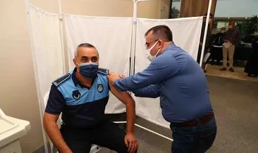 Bağcılar’da vatandaşa ve belediye personeline randevusuz aşı