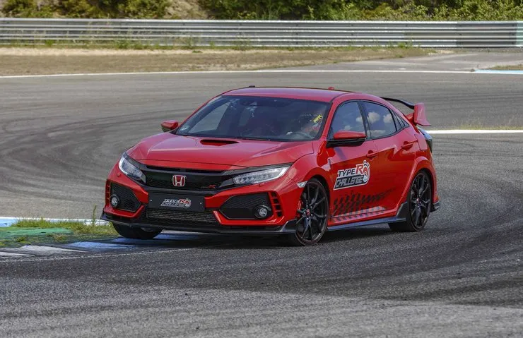 HONDA’DAN EN GÜÇLÜ CİVİC