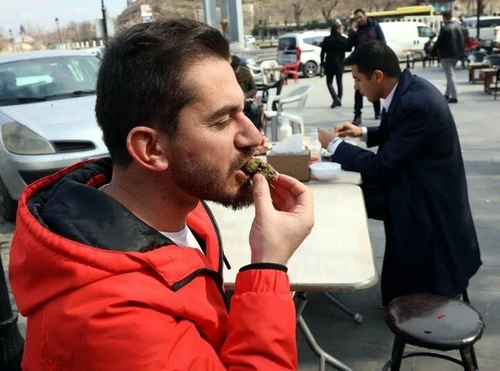 Gaziantep’in yeni kebabını yiyen bayılıyor! Fıstık kebabı yoğun ilgi görüyor