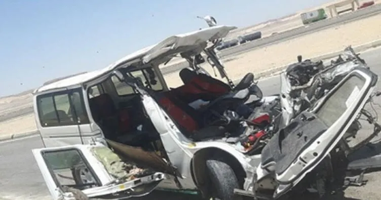 Mısır’da 2 minibüs çarpıştı: Çok sayıda ölü var