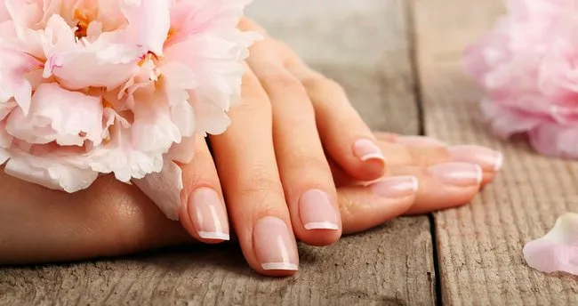 tirnakta beyaz lekeler neden olur