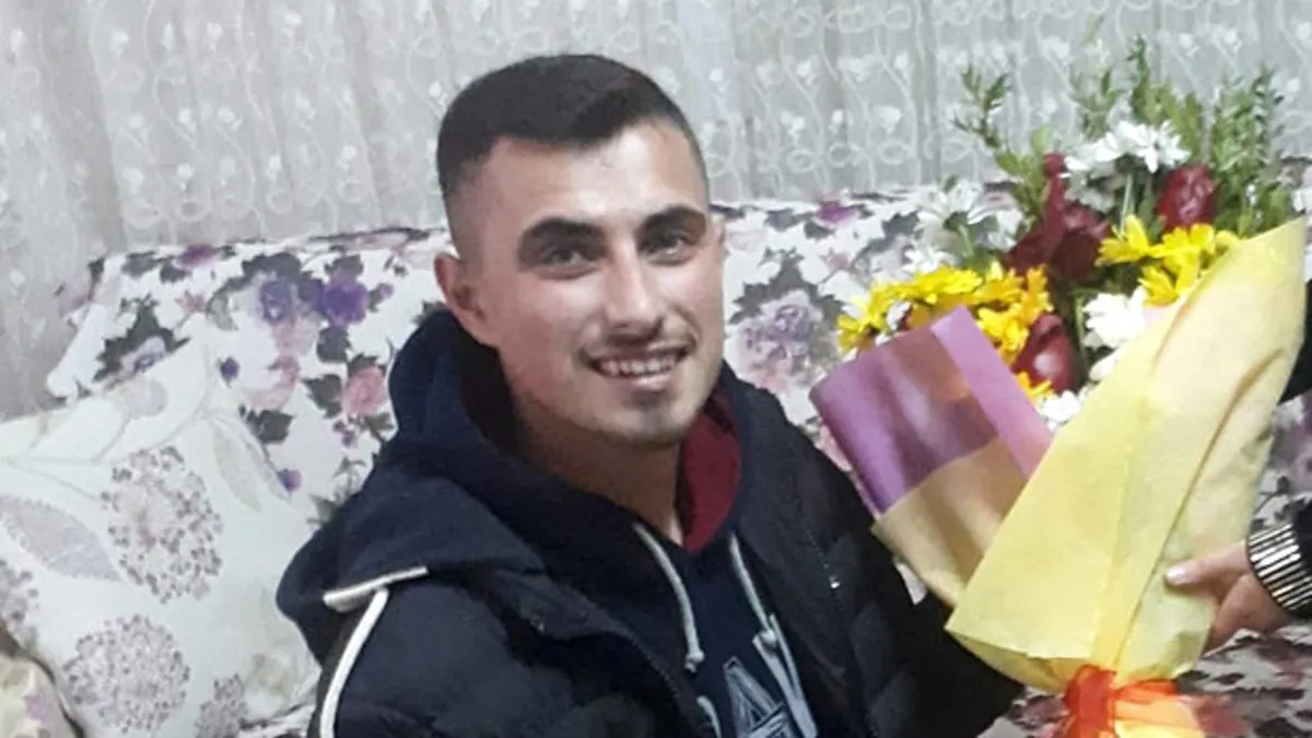 Karayolu işçilerine otomobil çarptı: 1 ölü, 3 yaralı Karayolu işçilerine otomobil çarptı: 1 ölü, 3 yaralı