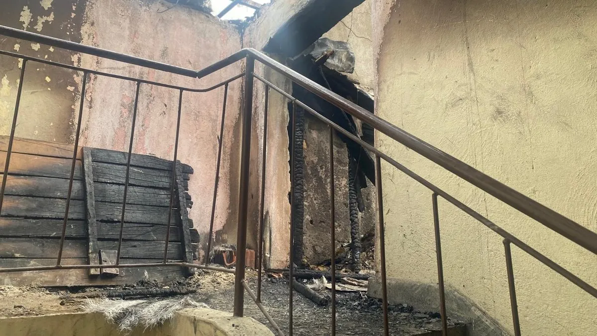 Çatı katındaki yangında yanmış kadın cesedi bulundu Çatı katındaki yangında yanmış kadın cesedi bulundu