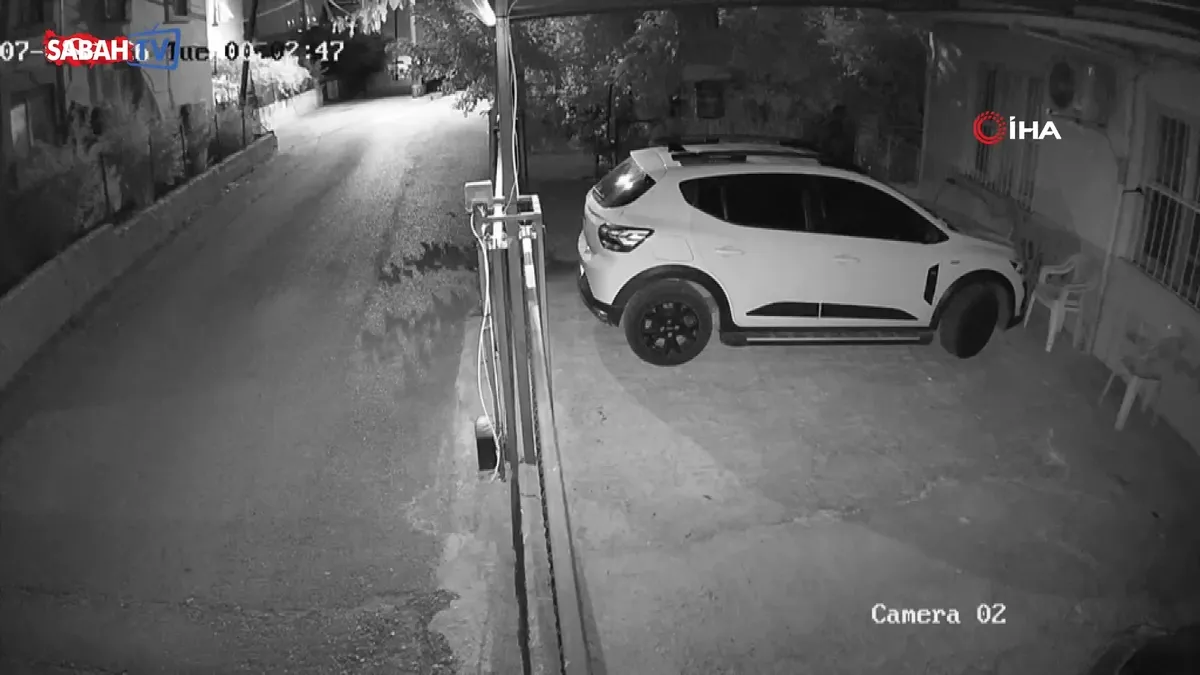 Kimi deprem sandı, kimi maç var zannetti: Gece yarısı patlatılan havai fişek, mahallede paniğe neden oldu | Video videosunu izle Kimi deprem sandı, kimi maç var zannetti: Gece yarısı patlatılan havai fişek, mahallede paniğe neden oldu | Video videosunu izle