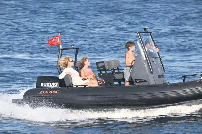 Hiç ders almıyoruz! Botu 13 yaşındaki oğluna kullandırttı