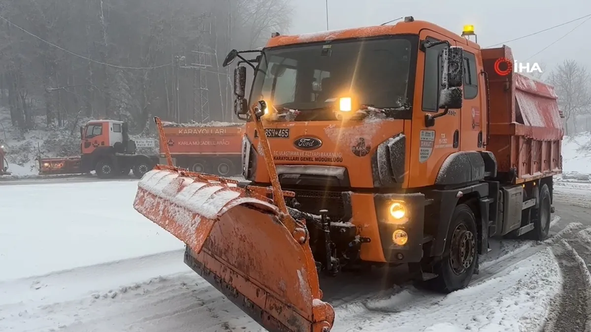 Bolu Dağı beyaza büründü: Kar kalınlığı 10 santimetreye ulaştı