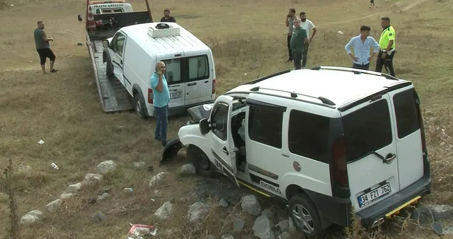 Ehliyetsiz çocuk sürücü ortalığı birbirine kattı: Dur ihtarına uymadı, çayırlık alana uçtu Ehliyetsiz çocuk sürücü ortalığı birbirine kattı: Dur ihtarına uymadı, çayırlık alana uçtu