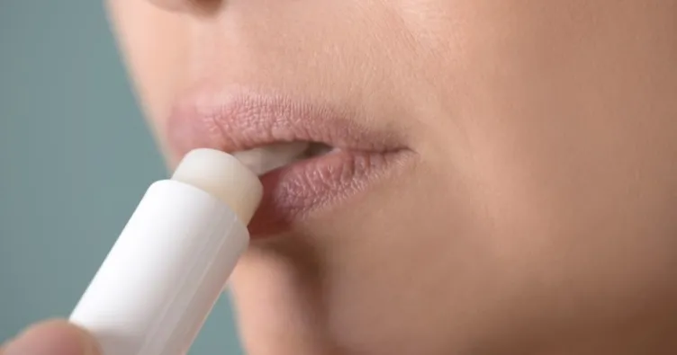 Ev yapımı lavantalı vegan dudak balsamı