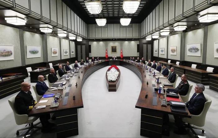 son-dakika-mgk-sonrasi-yazili-aciklama-terorsuz-turkiye-vurgusu-1775667565942.jpg SON DAKİKA! MGK sonrası yazılı 8 maddelik yazılı açıklama: Terörsüz Türkiye vurgusu!