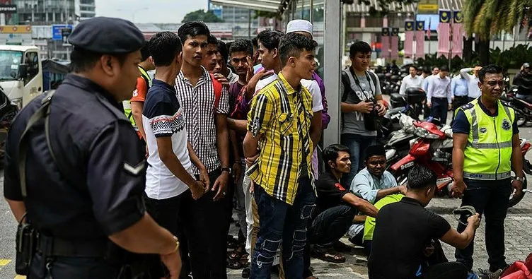 Arakan’da şiddetten kaçan Müslümanlar Bangladeş’e geçiş yaptı