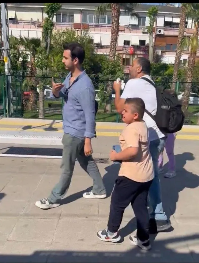 Sosyal medyadaki linç kültürünün son kurbanı o oldu: Ölüm tehditleri alan Marmaray’daki mavi gömlekli genç konuştu!