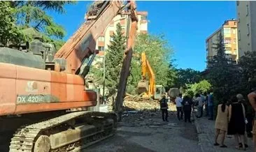 Faciadan kılpayı dönüldü! Maltepe'de yıkımı gerçekleştirilen 11 katlı binaya iş makinası dokununca çöktü #istanbul