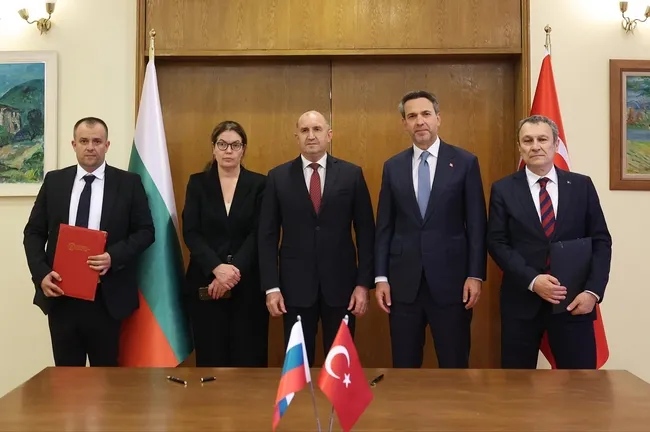 bakan-bayraktar-bulgaristanli-mevkidasi-ile-gorustu-1783365262506.jpg Bakan Bayraktar, Bulgaristanlı mevkidaşı ile görüştü!