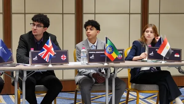 diplomasi-forumunda-liseli-gencler-orta-dogudaki-krizleri-konustu-1786698820781.jpg