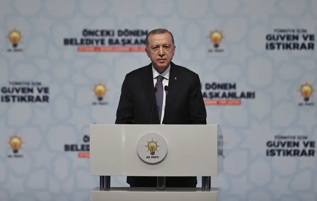 son-dakika-gecmis-donem-belediye-baskanlari-ile-toplanti-baskan-erdogandan-onemli-aciklamalar-1657127957922.jpg
