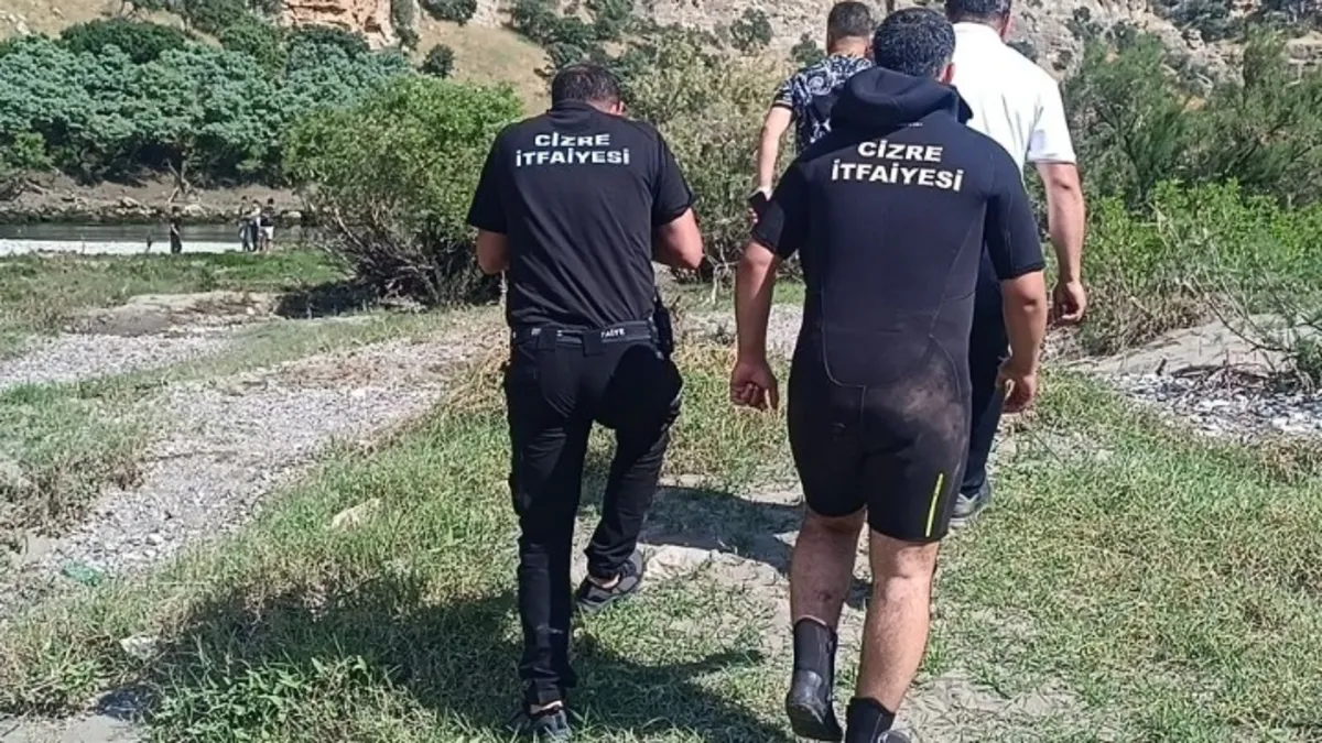 Dicle Nehri'nde arama kurtarma çalışmaları yapılıyor.