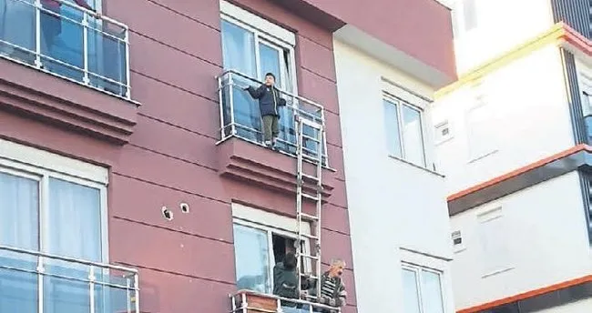 Balkonda Mahsur Kalan Cocugu Vatandas Kurtardi Akdeniz Haberleri