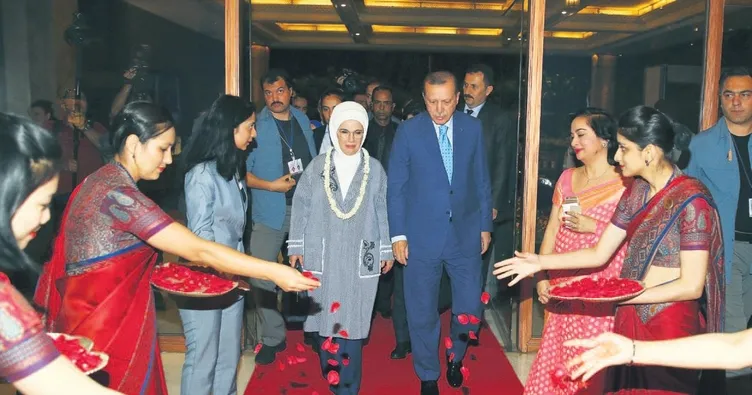 Onlar korkuyla yaşasın