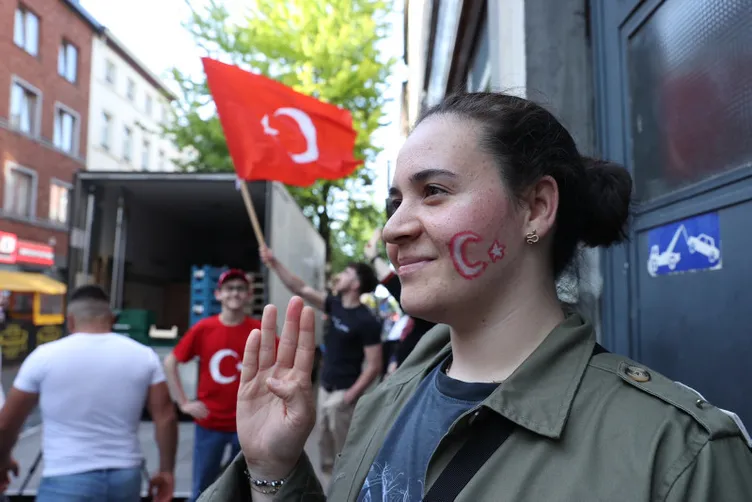 Dünyanın dört bir yanında kutlamalar başladı: Başkan Erdoğan’ın zaferi coşkuyla karşılandı!