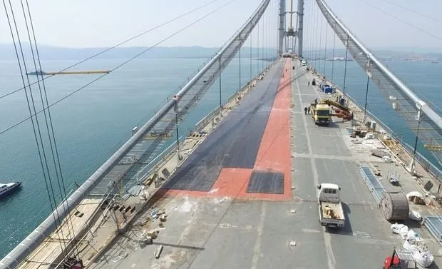 Osman Gazi Köprüsü’ne ilk asfalt