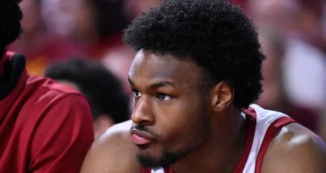 İyileşen LeBron James’in oğlu Bronny ilk maçına çıktı İyileşen LeBron James’in oğlu Bronny ilk maçına çıktı