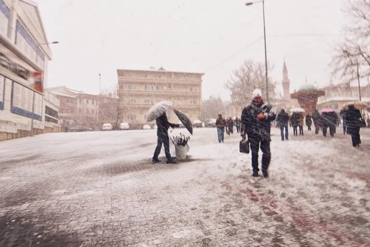 Konya’da okullar yarın tatil mi? Pazartesi Konya’da okullar tatil mi, kar tatili olan ilçeler hangileri? Valilik açıkladı!