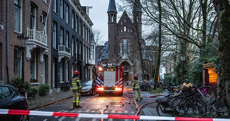 Hollanda’da 154 yıllık kiliseyi alevler sardı