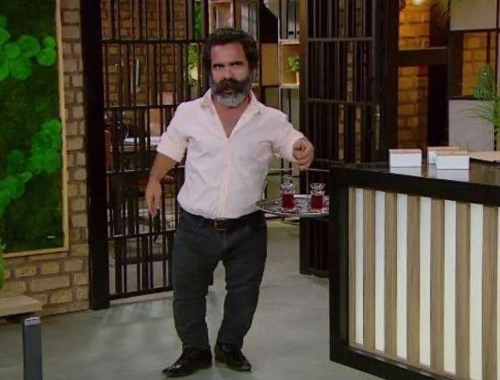 Çocuklar Duymasın’ın ’çaycı Hüseyin’iydi... Alpaslan Özmol bebeklik fotoğrafıyla ortalığı salladı!