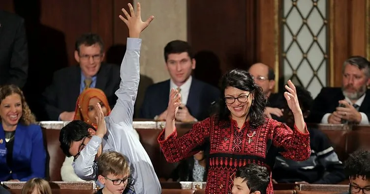ABD’de kongre üyesi geleneksel Filistin kıyafeti ile yemin etti