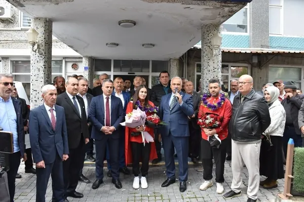 avrupa-sampiyonu-ozdenura-corumda-coskulu-karsilama-1779124848483.jpg
