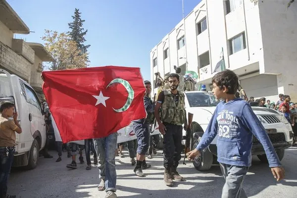 Cerablus'ta hem kutlama hem protesto