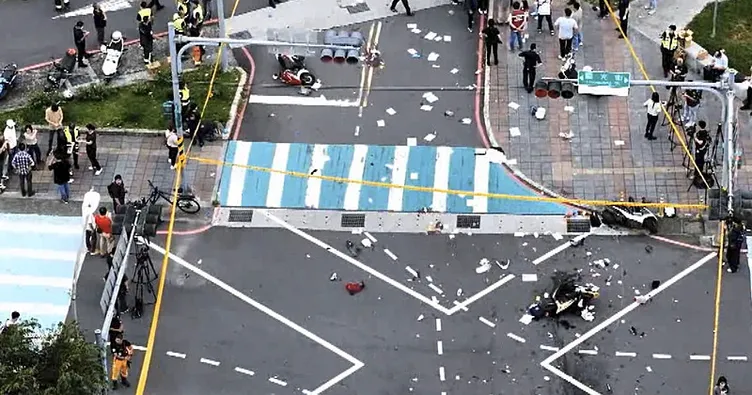 Tayvan’da trafik dehşeti: Önce motosikletlere sonra da yayalara çarptı