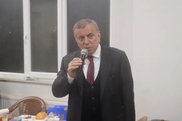 baskan-sahin-belediye-calisanlariyla-iftarda-bulustu-1711028865135.jpg