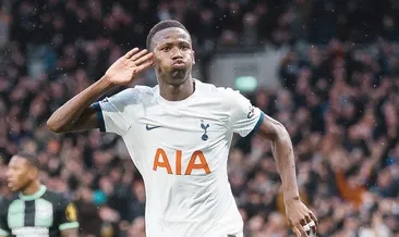 Torreira gider Sarr gelir