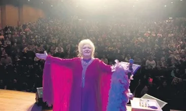 Karaböcek sevgisi salonlara sığmadı