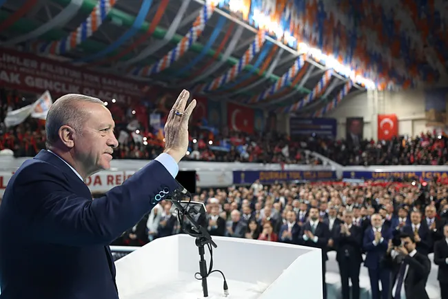 son-dakika-baskan-erdogandan-mardinde-onemli-aciklamalar-kirli-oyunlara-ragmen-yolumuzdan-donmedik-1734705898639.jpeg SON DAKİKA! Başkan Erdoğan'dan Mardin'de önemli açıklamalar: Kirli oyunlara rağmen yolumuzdan dönmedik