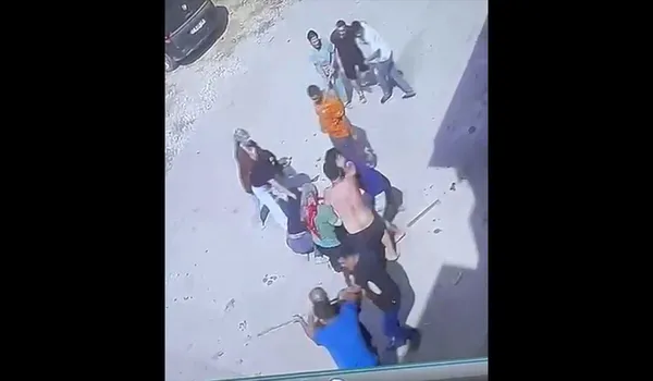 adanada-gurultu-tartismasi-kanli-bitti-keserler-sopalar-havada-ucustu-o-anlar-kamerada-1791280438639.jpg