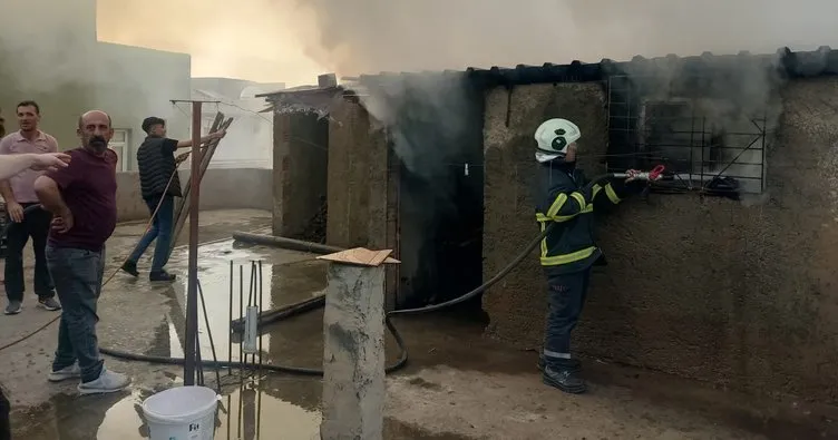 Nusaybin’de bir evin damında yangın çıktı