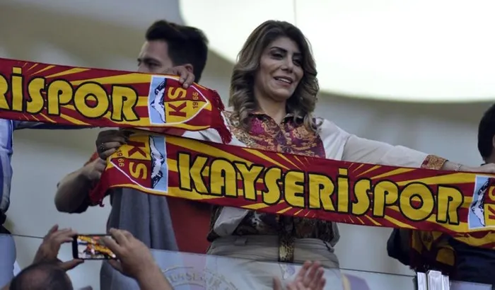 kayserispor-baskan-vekili-semra-demirer-berna-baskan-dunya-capinda-bir-is-yapti-1669192989378.jpg