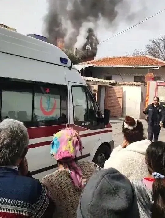 manisada-evde-yalniz-birakilan-3-yasindaki-gunay-yanginda-oldu-1740945663462.jpg