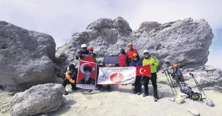 Bursalı dağcılar İran’ın zirvesinde
