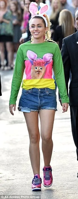 Miley Cyrus’tan tavşan şov!