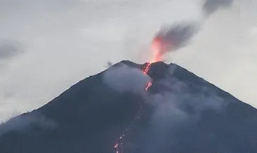 Endonezya’da yanardağ patladı: 7 kasaba tahliye edildi