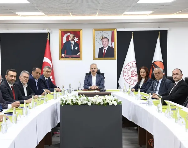 25-saatlik-yol-18-dakikaya-inecek-bakan-uraloglu-yuzde-88i-tamamlanan-proje-icin-tarih-verdi-1777721459556.jpg