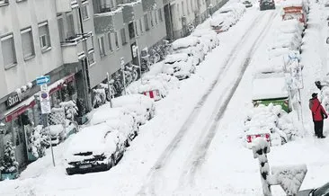 Münih’te kar yağdı hayat durdu